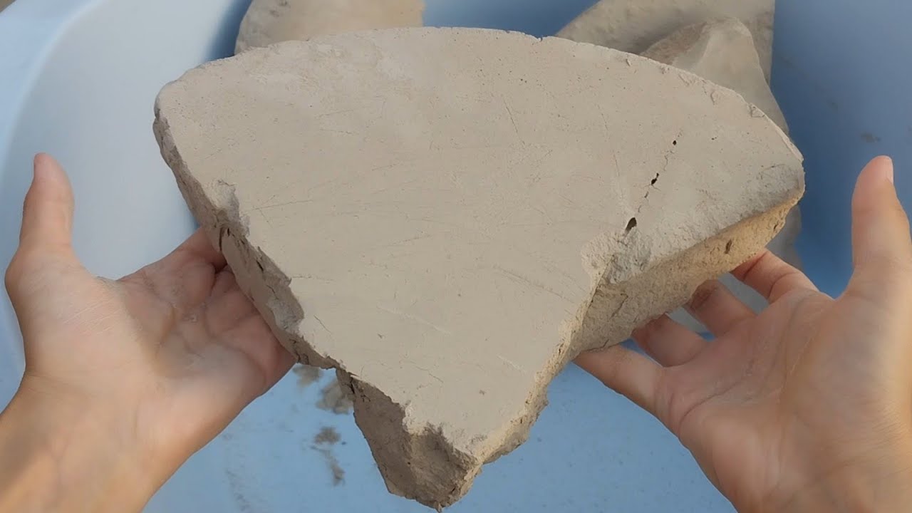 Red queen dirt slab shapes dry crumbling in tub