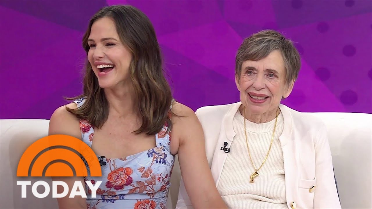 Jennifer Garner and mom Pat talk family, ‘Pretend Cooking Show’