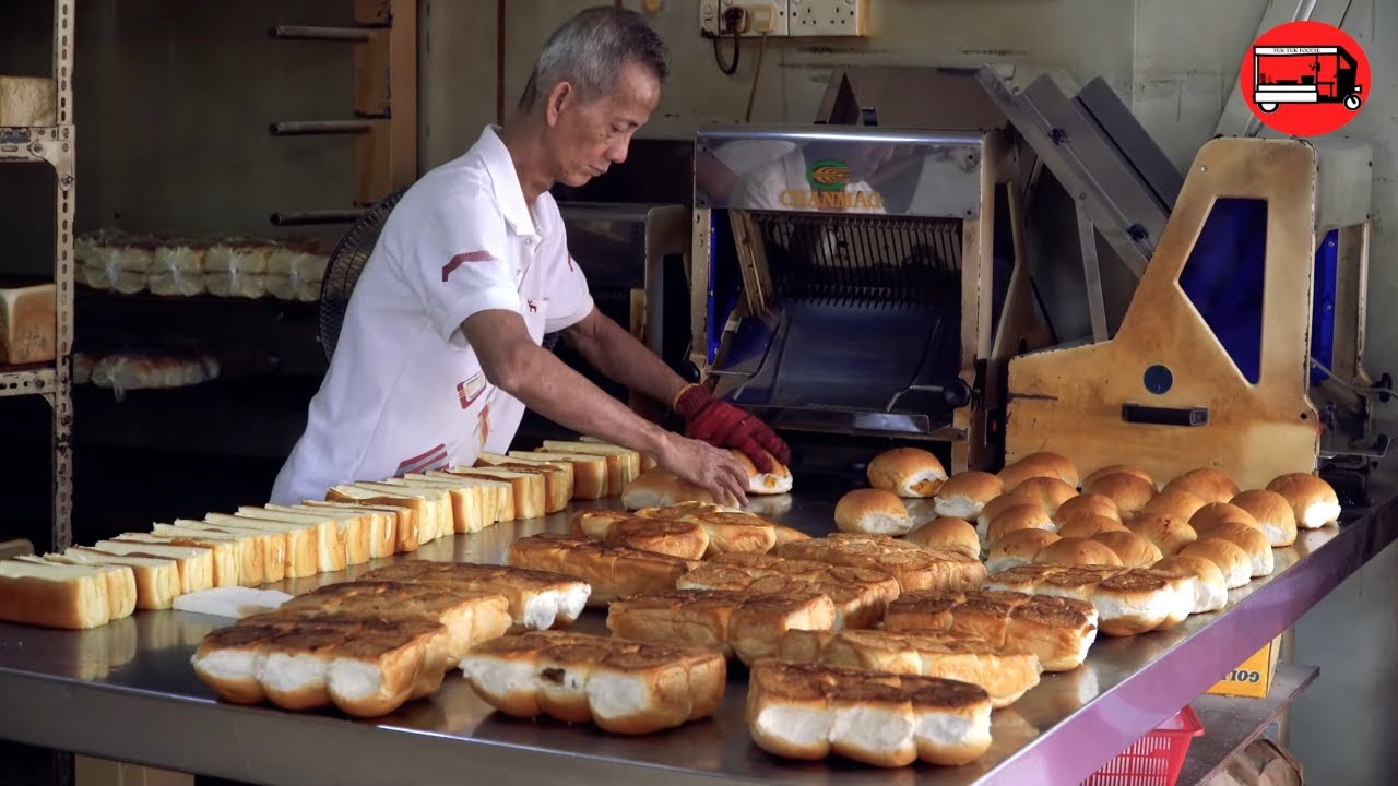 The bakery that never sleeps - Traditional Buns & Bread