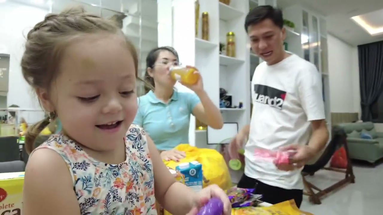 CẢ NHÀ ĐI SIÊU THỊ MUA SẮM ÍT ĐỒ DÙNG CHO GĐ - EM RỂ KHOÁI CHÍ KHI MUA ĐƯỢC ĐỒ YÊU THÍCH