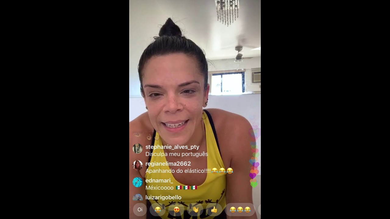 Carol Vaz Dna Treino com elástico