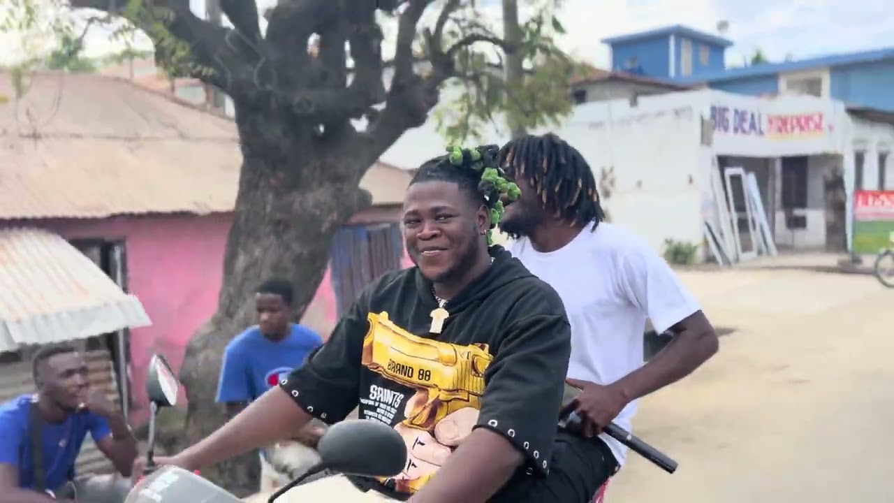 Met Selandye,elev la.viraj kap tanse nan lari apres tounaj sa bel😂😂😂😂😂😂😂😂😂😂😂😂😂😂