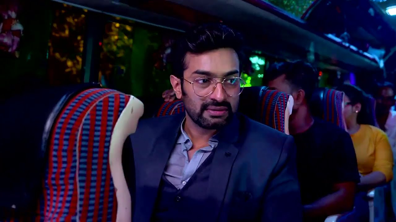 Chirodin E Tumi Je Amar - ইভটিজারদের হাত থেকে অপর্ণাকে বাঁচাতে পারবে আর্য ?