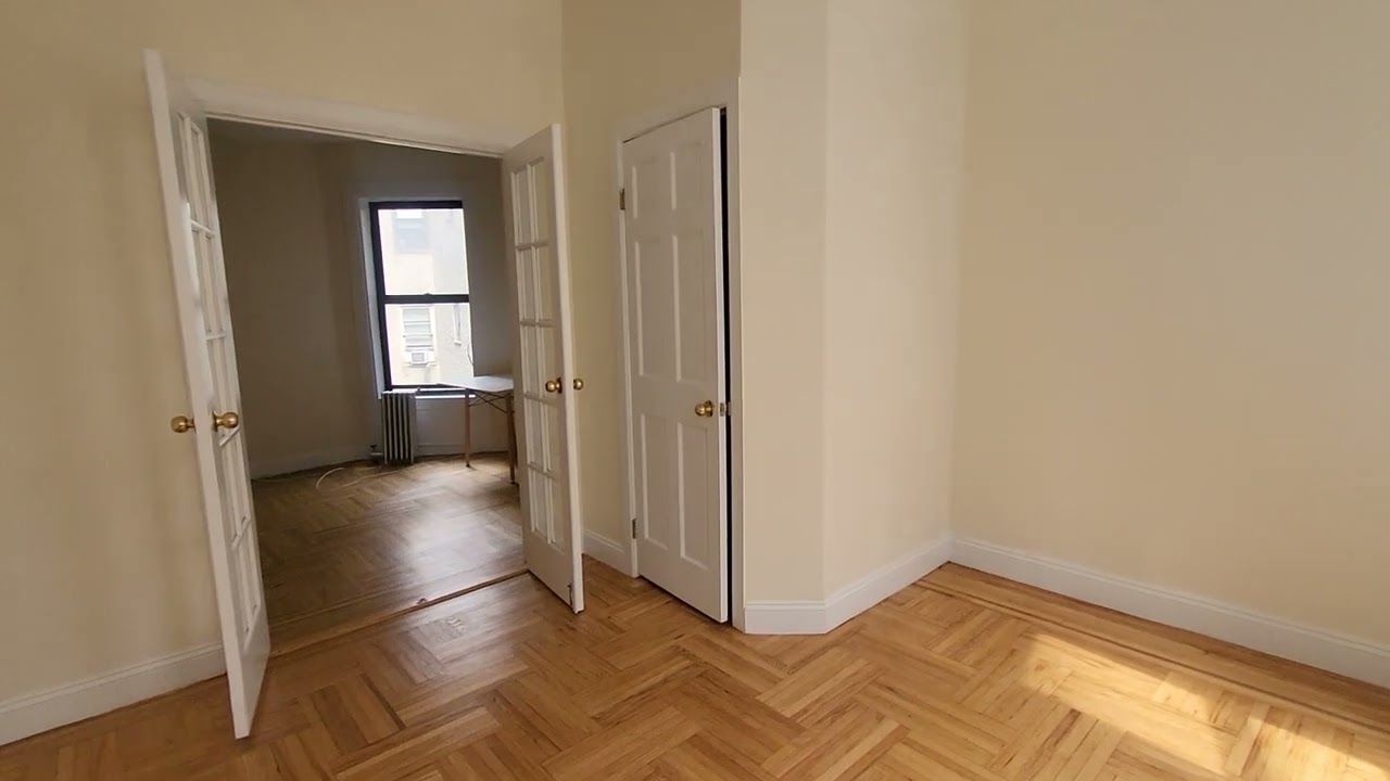 229 e 12th  prewar elev bldg