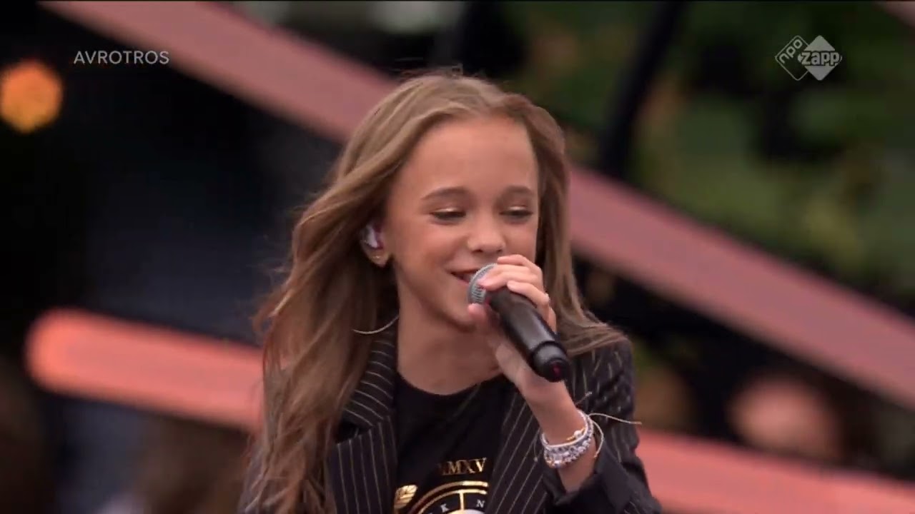 Emma Kok - Laat mij een vlinder zijn | LIVE at Zapp Muziekfeest op het plein