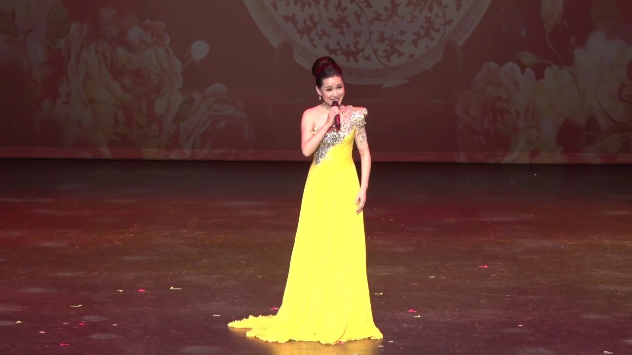 独唱《难忘今宵》 表演: 美国Prot&eacute;g&eacute;国际声乐大赛歌剧组金奖获得者 周燕燕