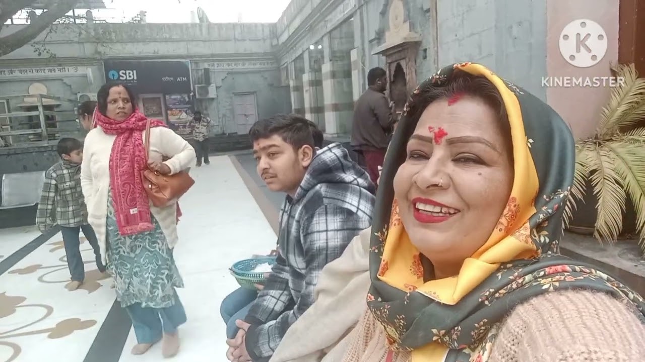 Hum chaar log dekho kahan gaye the 