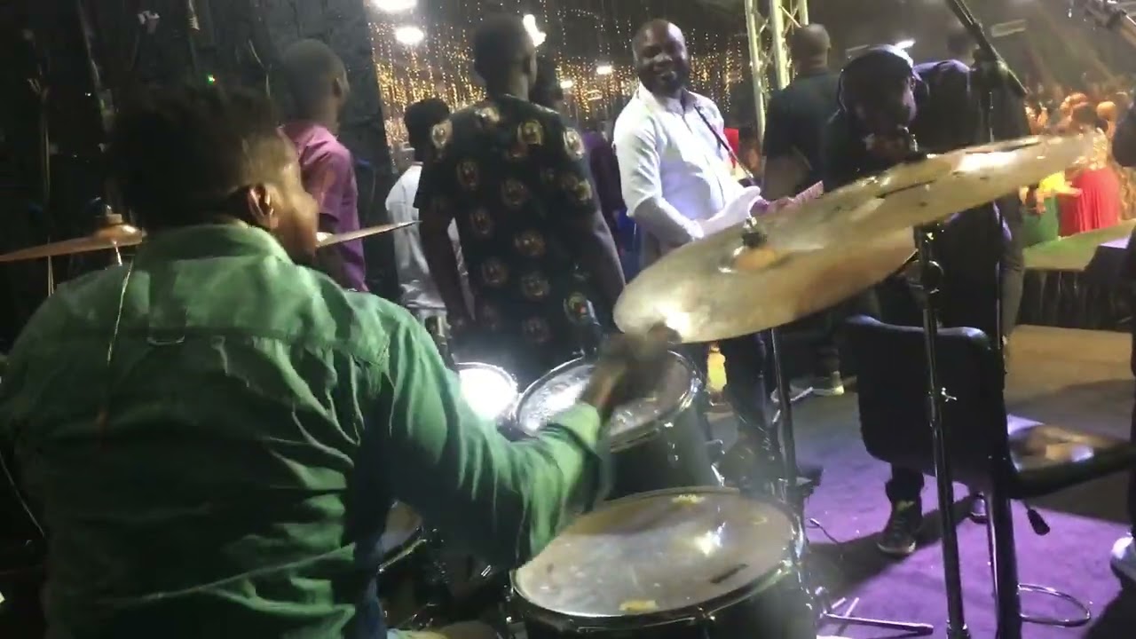 OMG🔥 Victor Mosugu goes off when playing Tim Godfrey’s Onaga