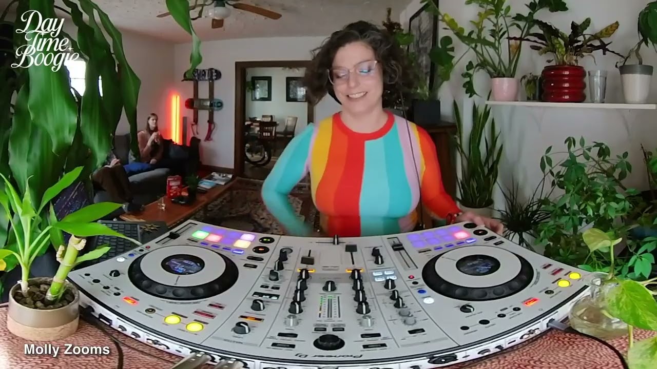 Day Time Boogie (Molly Zooms)