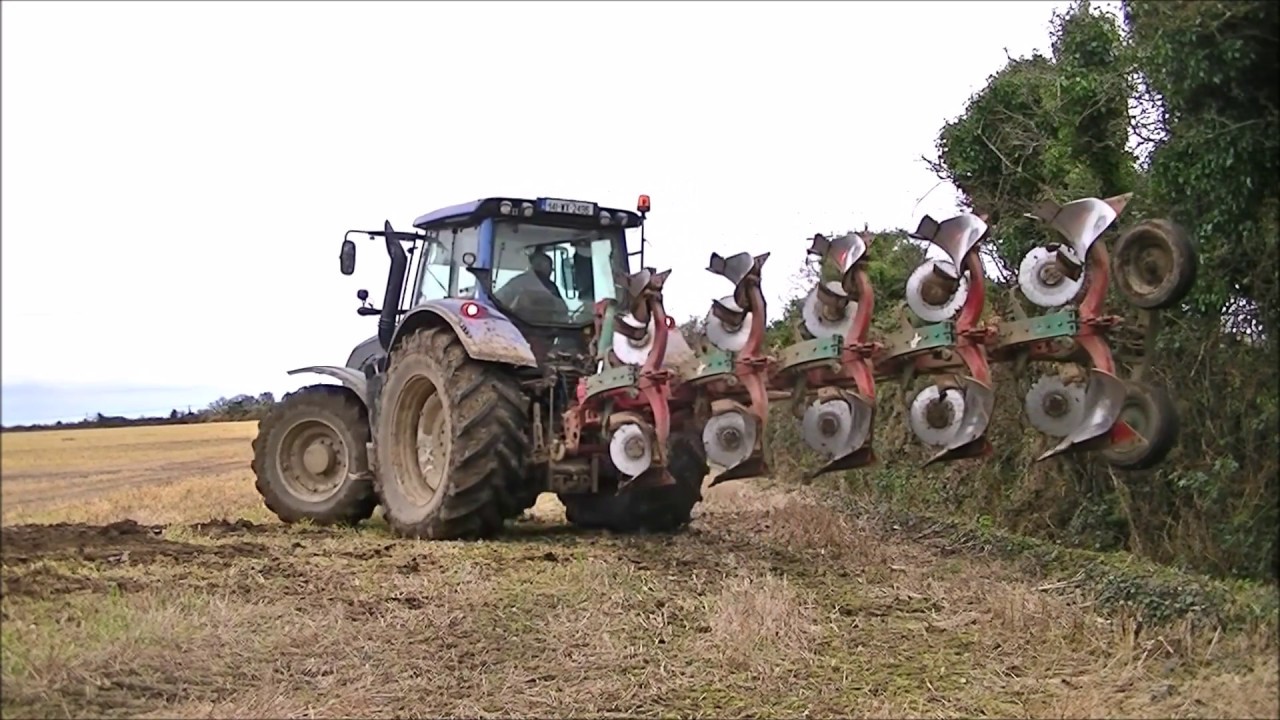 Ploughing with a valtra T213
