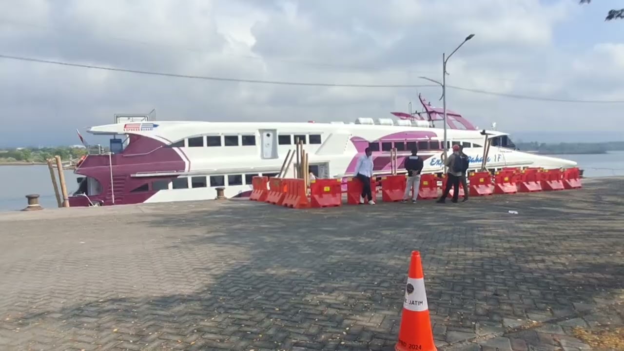 Hanya 2,5 Jam Kapal Cepat Banyuwangi Denpasar || Suasana Pelabuhan Boom