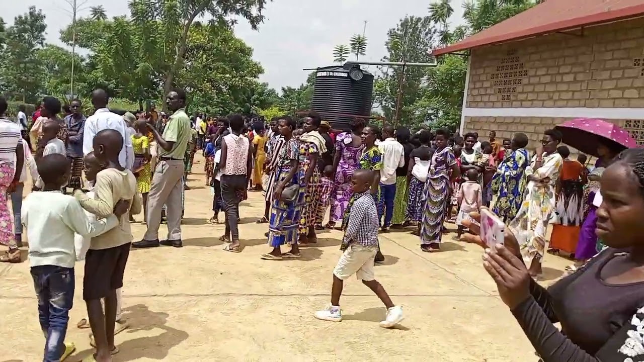 Ku ma Paruwasi yose uyumunsi  umubyeyi yavugirijwe impundu n'ingoma z'urwunge byari ibyishimo gusa.