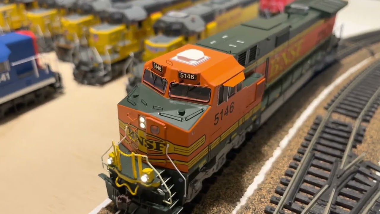 Athearn Genesis Dash 9-44CW Overview (BNSF #5146)