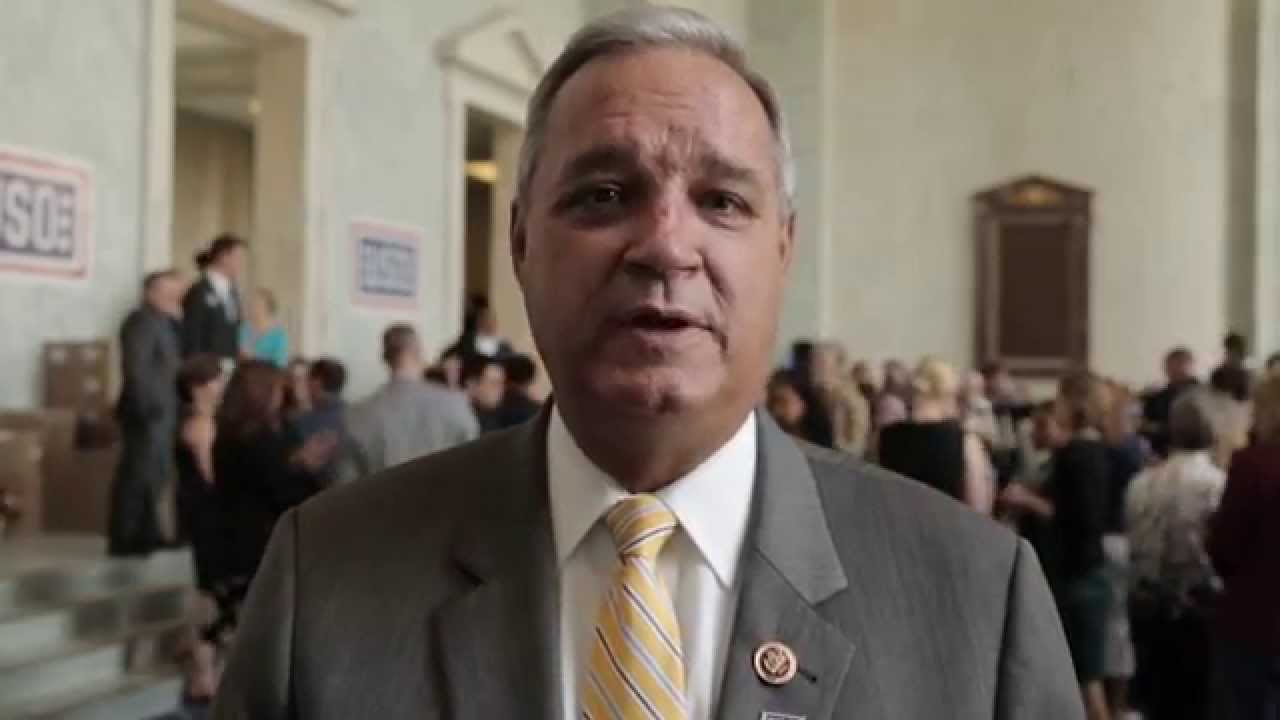 Rep Jeff Miller Sends a Message to Troops During USO  9/11 Service Project