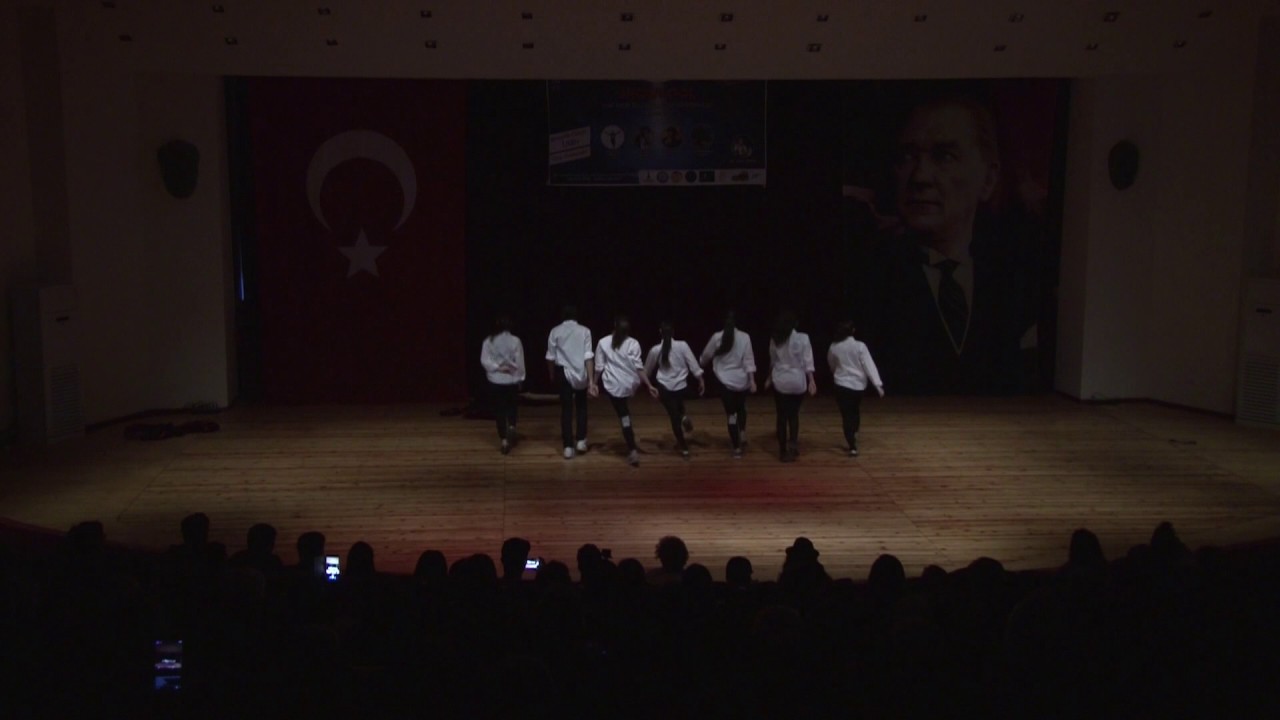 Show Pool Shinigami Crew (Bailamos Dans Akademi)