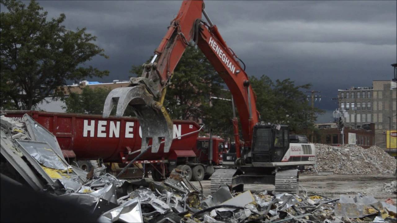 Link-Belt 460x2 Excavator Loading Scrap Hauler