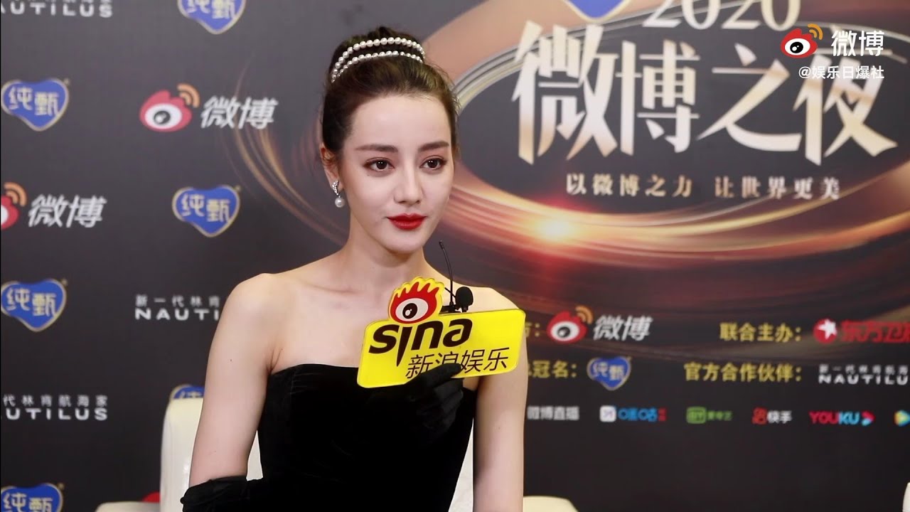 迪丽热巴Dilraba - 微博之夜2020专访 “乔晶晶29岁就结婚了，迪丽热巴不会做” 料最喜欢在微博看摔倒合集，“把自己的开心建立在别人摔倒的痛苦之上”~