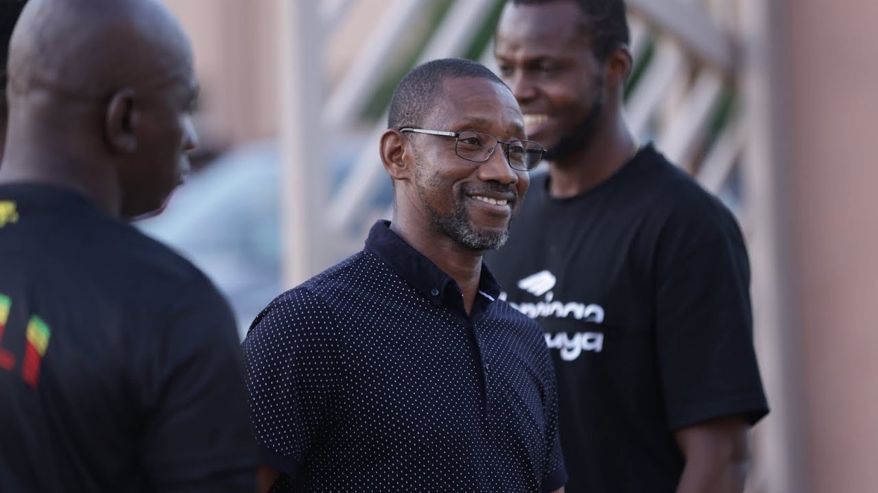 Bassala Touré et Frederic Kanouté ont rendu visite aux Aigles à Kabala  