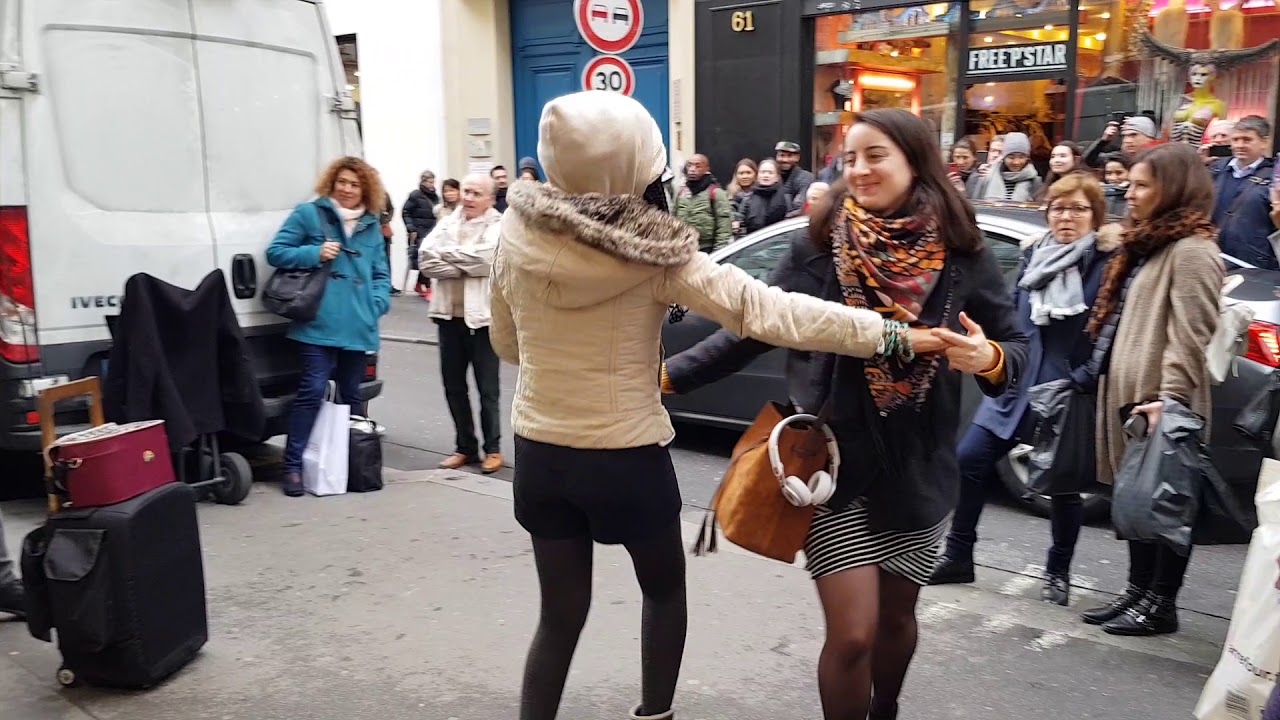 Paris street singer