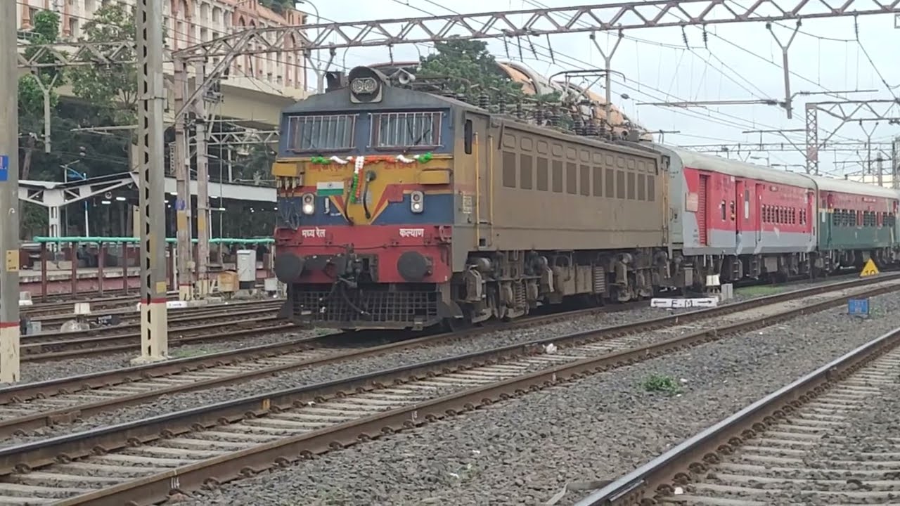 22106 PUNE MUMBAI INDRAYANI EXP Departs PUNE Jn on 15th August #train #pune #railway