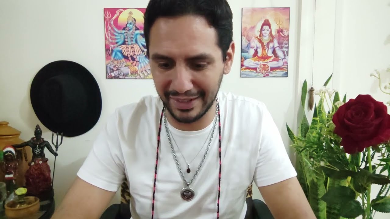 VIRGEM ♍ Amor: vai te tratar como uma preciosidade que ninguém pode chegar perto.