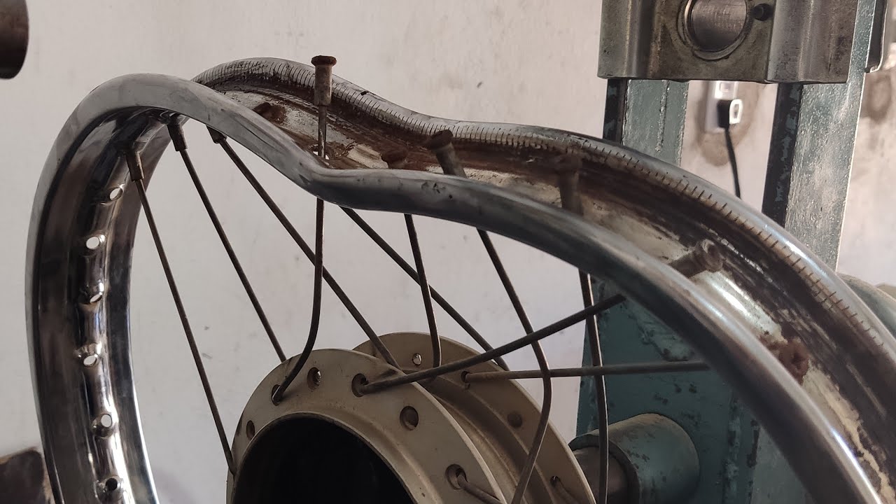 COMO DESEMPENAR UMA JANTE DE FERRO DE MOTO!!😱