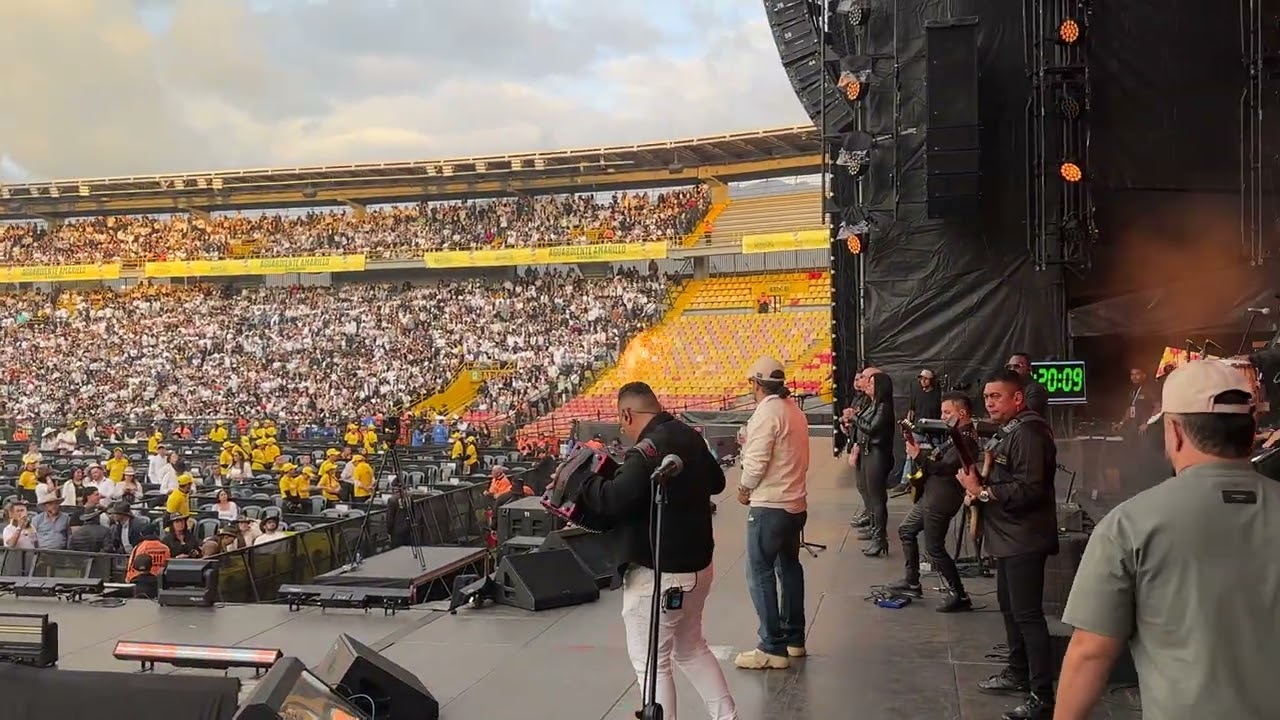Nelson Velásquez en el Estadio el Campin de Bogotá “Recuerdame”