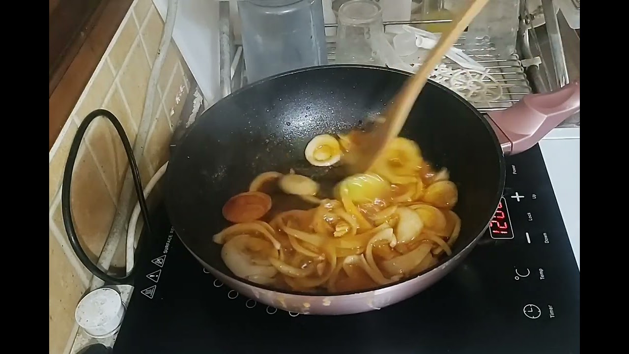 Domaće kobasice pečene i dinstane u pivu i umaku od senfa