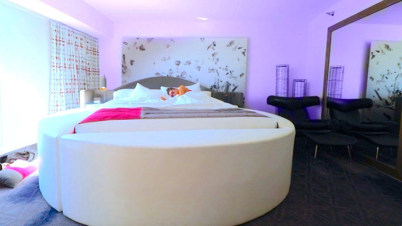 Waking up in Vegas... | Cloe Feldman