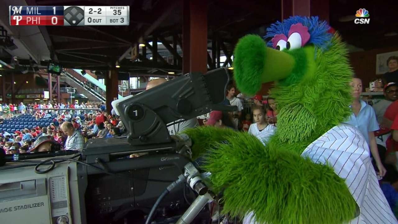 Phillie Phanatic shows off camera skills