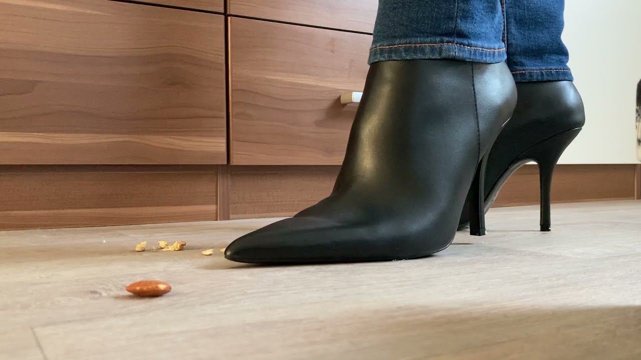 Stiletto Boots crush almonds
