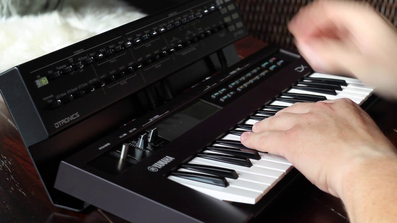 Close up overview of the Dtronics DT-RDX programmer for Yamaha Reface DX