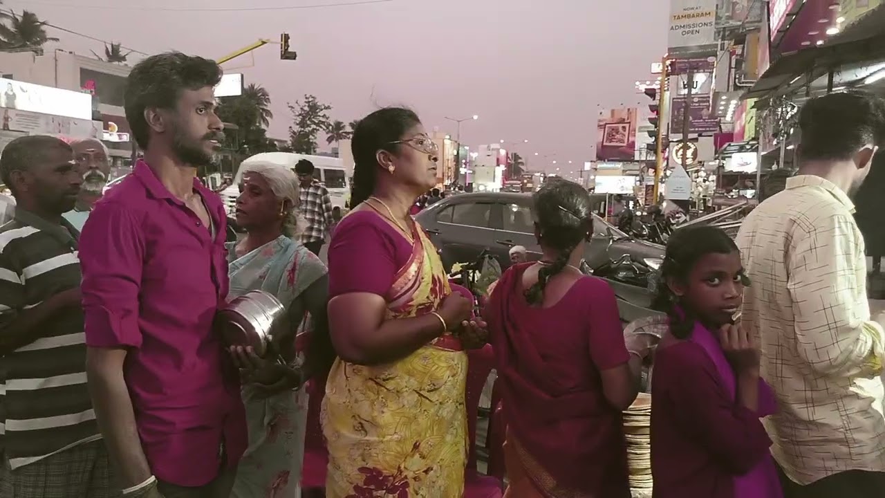 20.2.26வெள்ளிக்கிழமை அருள்மிகு ஓம் ஶ்ரீ மஹாமாரி அம்மன் ஆலய அன்னதான வைபவம் சிறப்பாக நடைபெறும் காட்சி 