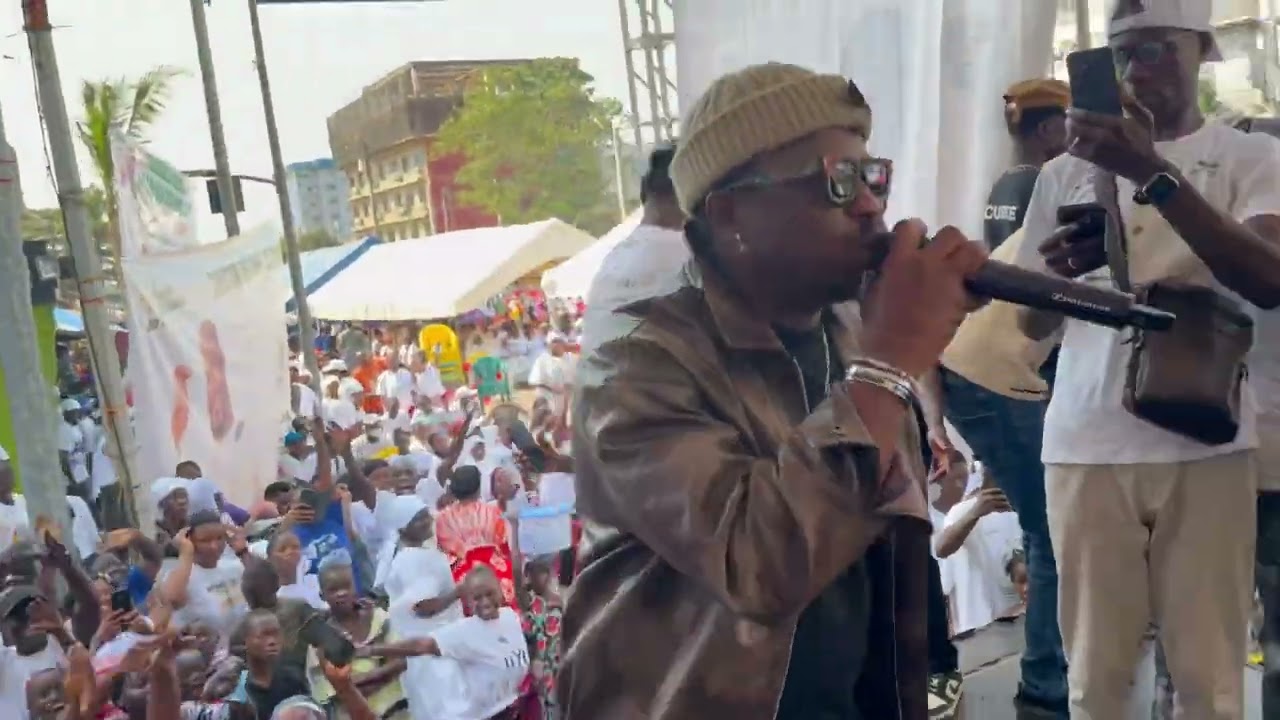 Issa, Dioubate, en live avec son orchestre, le lion d’Afrique chez moi en ville babata