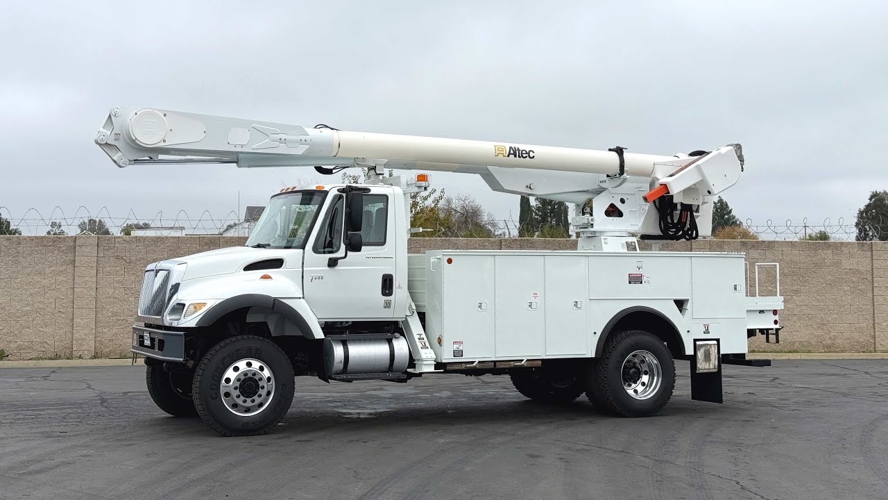 2005 International 4X4 7300 Altec AM855 Bucket Truck 15468 For Sale