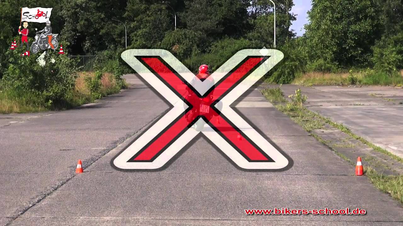 Ausweichen nach Abbremsen - Motorradführerschein Grundfahraufgabe