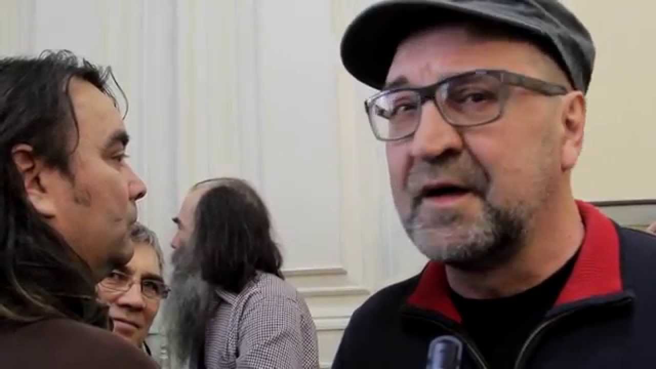 Юрий Шевчук на выставке картин своей мамы - Фании Шевчук