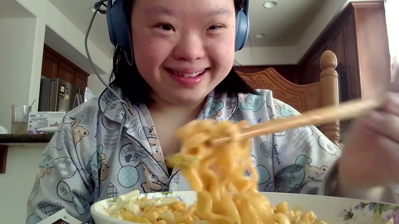I want some Noodles Because Mary in video with me see you Monday I'm trying my best but promote own 