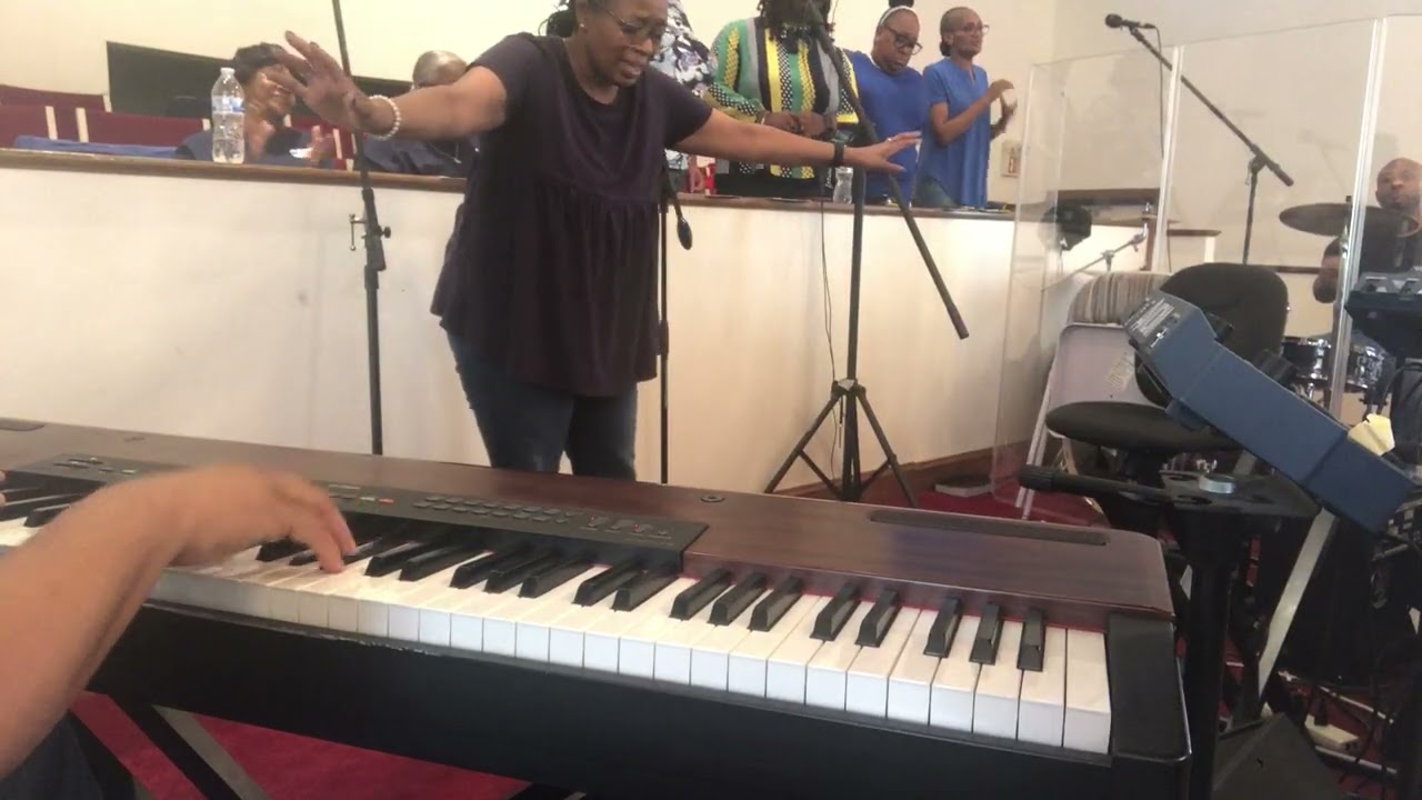 Prayer/Praise Break #alfredonkeys 🎹🎶🥁🙏🏽🎶⛪️🎵🙌🏽👏🏽