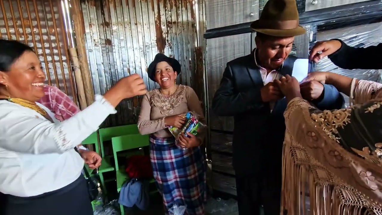 Entrega de regalos a la familia TOCTE