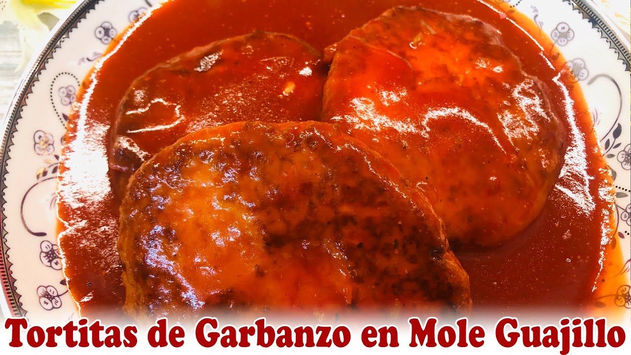 Tortitas de Garbanzo en Mole Guajillo