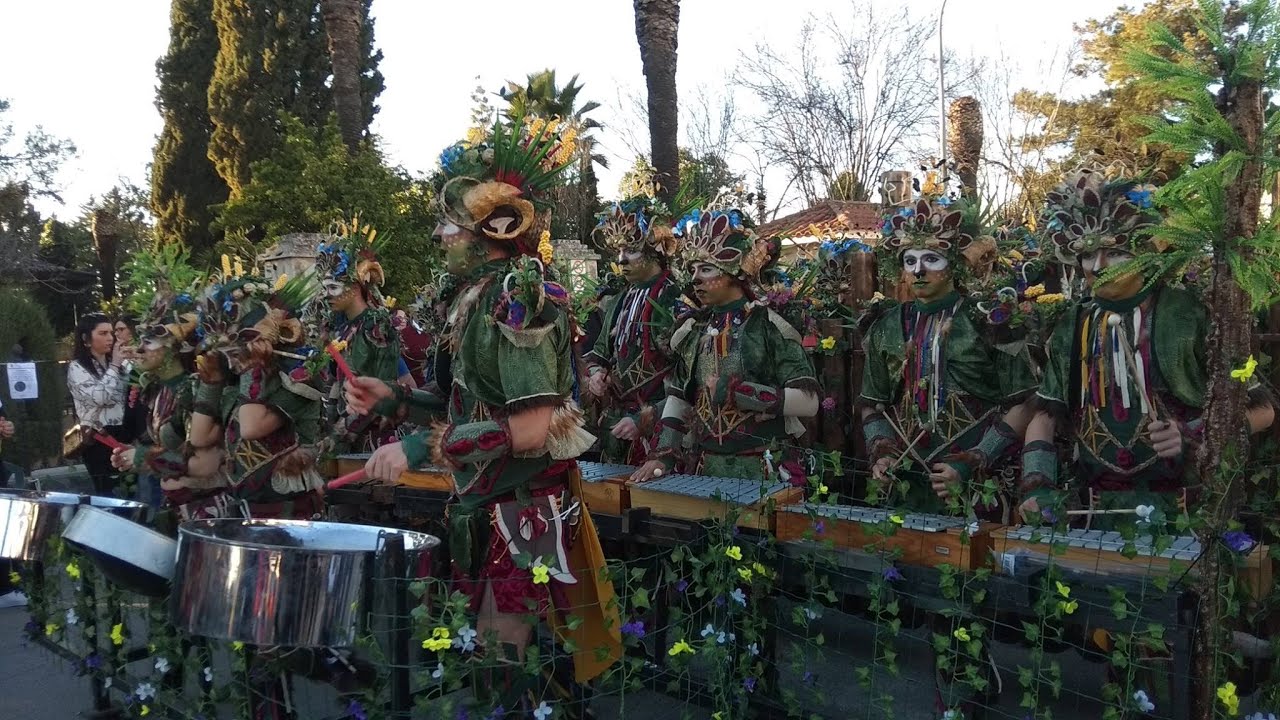 Desfile de la comparsa Anuva en Barcarrota 2019