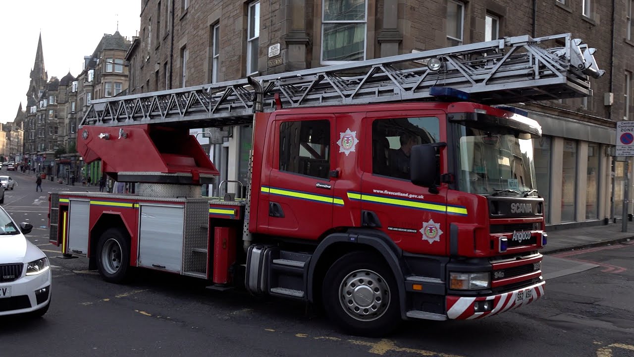 Unusual ladder truck and other fire engines rush to a house fire in Edinburgh in '21 🚒