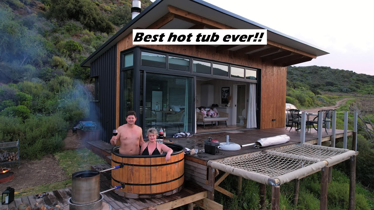 Cozy getaway! Reflect cottage in Montagu with a great hot tub and view.