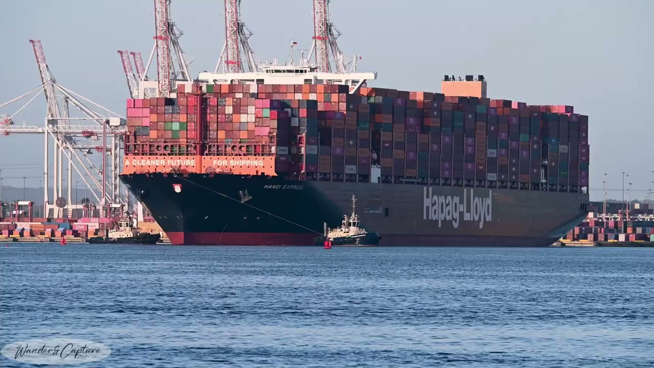 Hanoi Express leaving Southampton docks