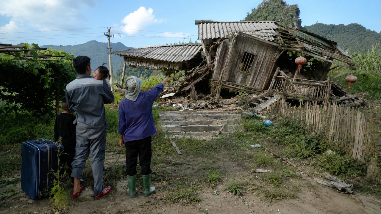 Having nowhere to live, single father was given shelter in an abandoned house by a kind old woman.