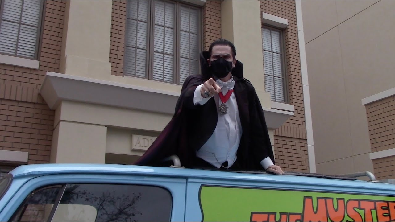 When Dracula attacks the Mystery Machine