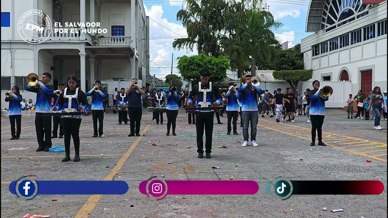 Espectacular Presentaciòn de Banda Marching