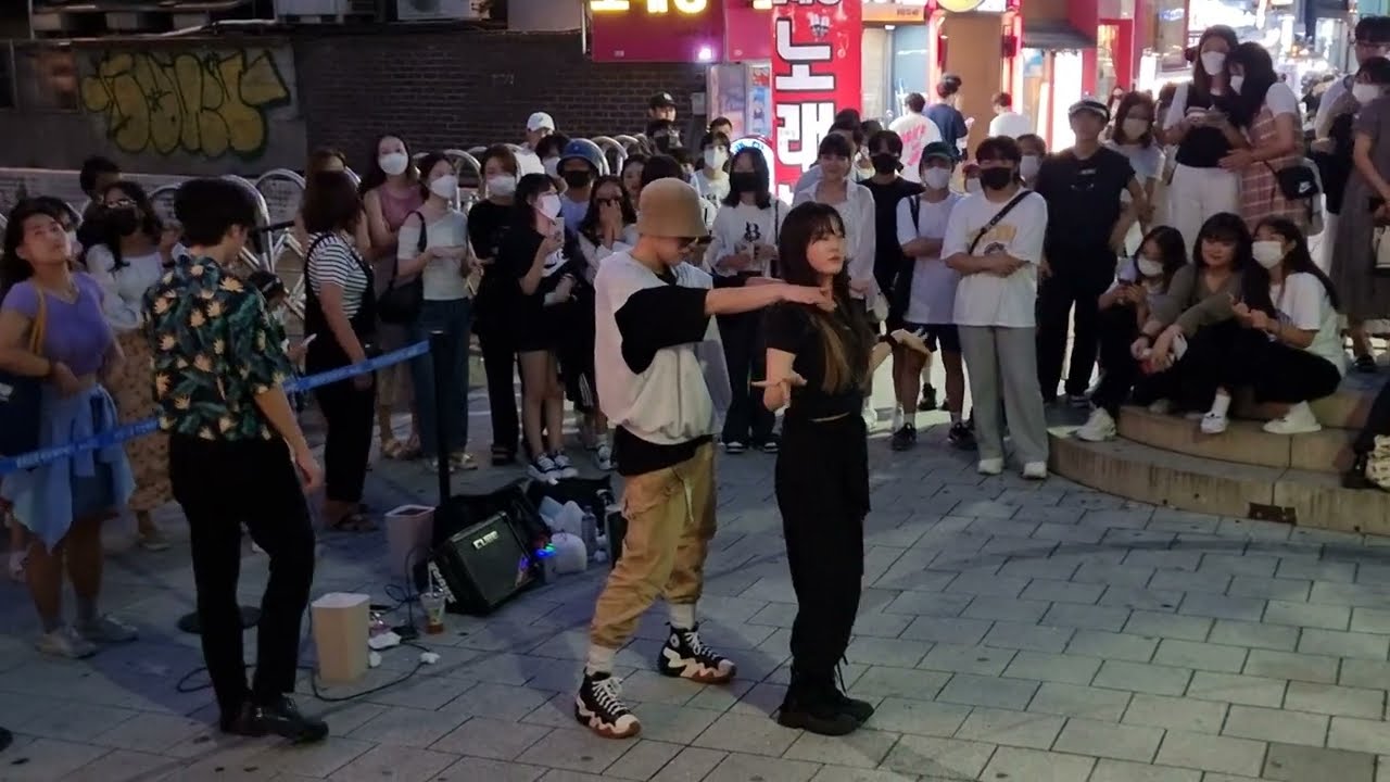 SUNDAY. YU KAGAWA, SHINHWA & CHANWOOK. BEAUTIFUL FANTASTIC HONGDAE BUSKING.