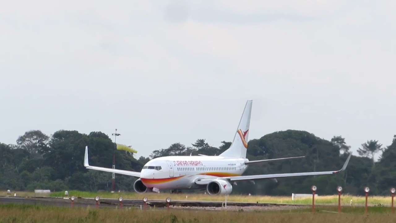 Boeing 737 Surinam Airways decolando de Belém  para Paranamaribo no Suriname